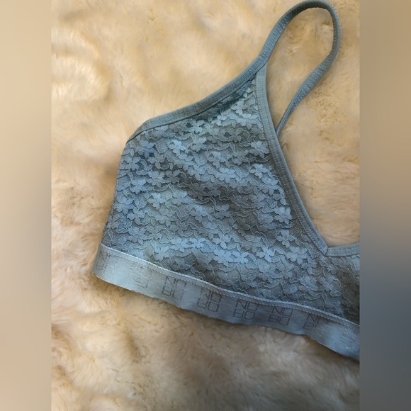 Wireless Lace Bra - Picture 5 of 7